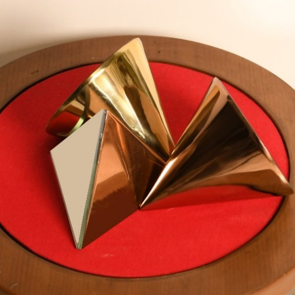 Pyramid Table Mirror Ornament in Rose Gold Finish - Picture 2 of 5